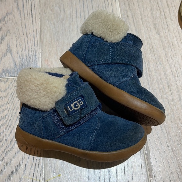Uggs for toddler - Picture 1 of 3